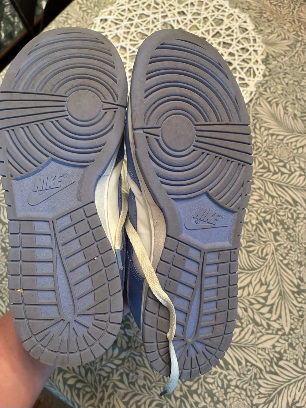 Nike Men's Blue and White Low-Top Sneakers